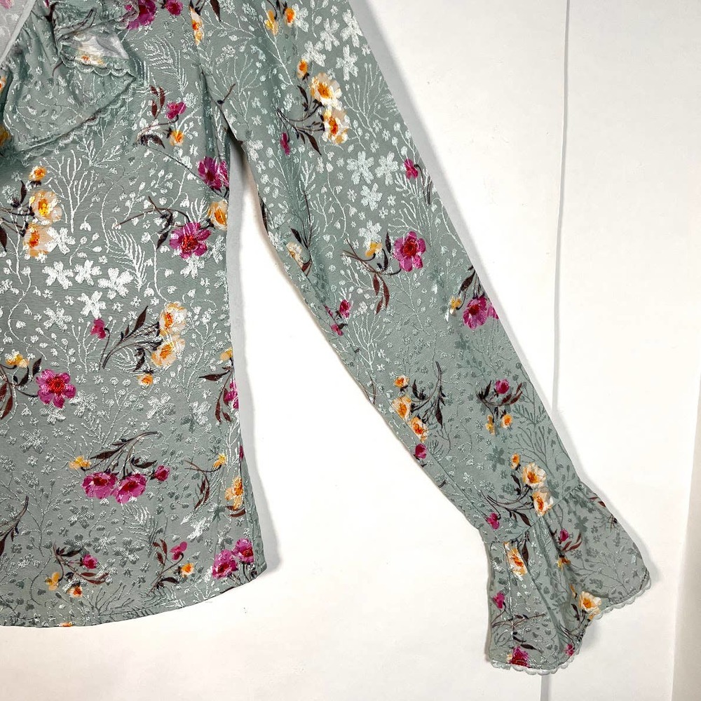 Majorelle Women's Revolve Fleur Top XS Green Floral V-neck Ruffle Button Up - Picture 4 of 9